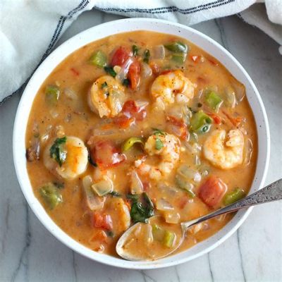 Moqueca de Camarão: A Rich Seafood Stew Bursting with Tropical Flavors and Spicy Aromatic Notes!