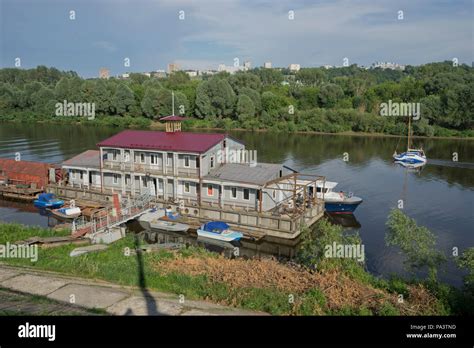  Pikhtipa! A Refreshing Celebration of Fish and Earthy Flavor from Nizhny Novgorod 